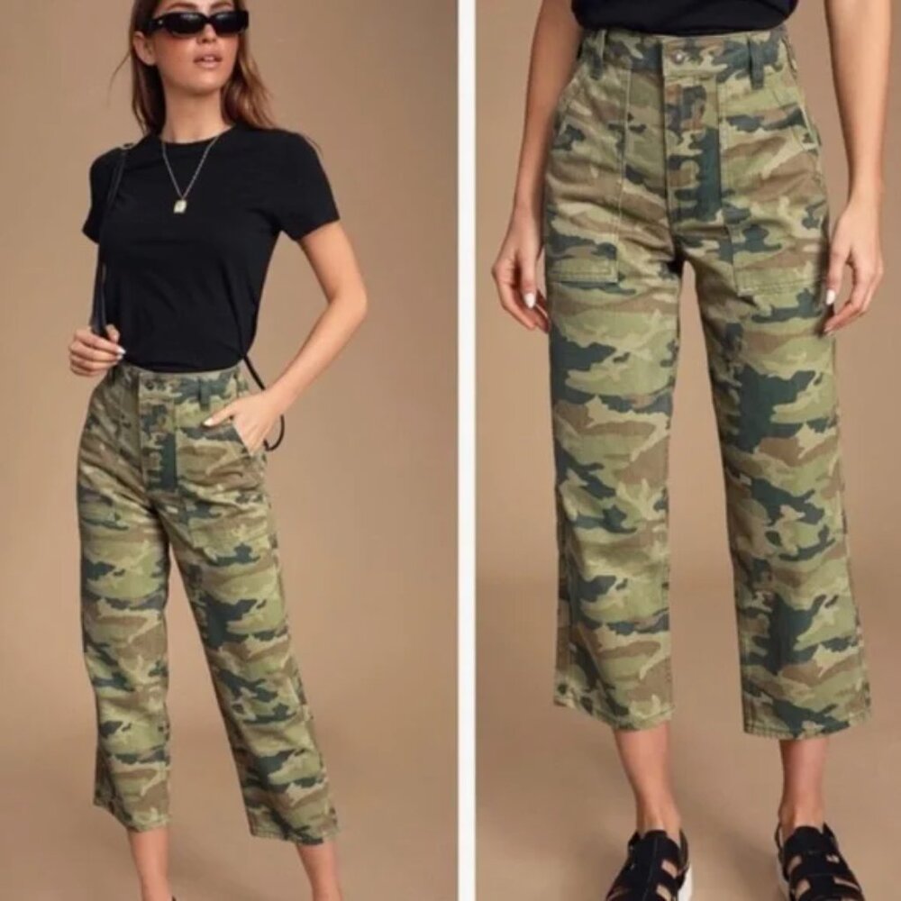 EUC Free People We the Free Remy Camouflage Cropped Cutoff Jeans